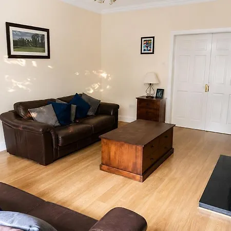 Casa vacanze Spacious 4br In Wiz Free Parking *