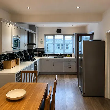 Spacious 4br In Wiz Free Parking Casa vacanze